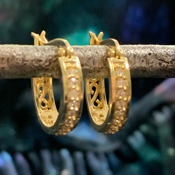 DILLARD’S 18k Gold over Sterling Silver CZ SMALL HOOP EARRINGS! - Picture 9 of 13